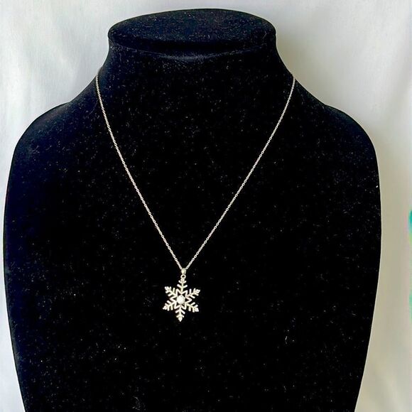 unknown Jewelry - Crystal Snowflake Necklace- Women’s
